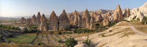 Cappadocia_Chimneys_Wikimedia_Commons (2)